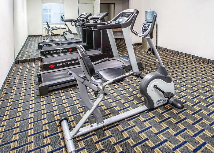 Days Inn By Wyndham Roanoke Hollins Near I-81