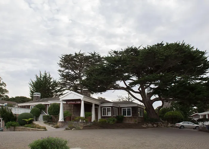 Lighthouse Lodge & Cottages