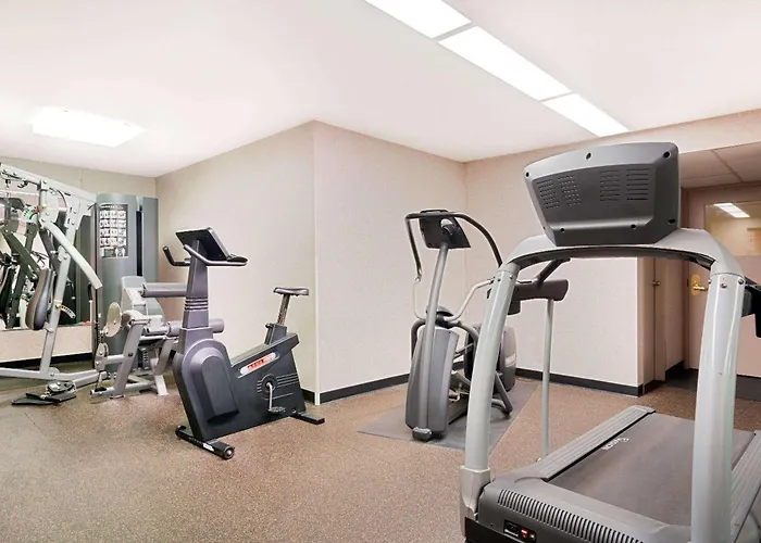 Ramada By Wyndham Plymouth Hotel & Conference Center