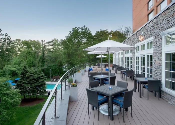 Pet Friendly hotel: Boston Marriott Burlington