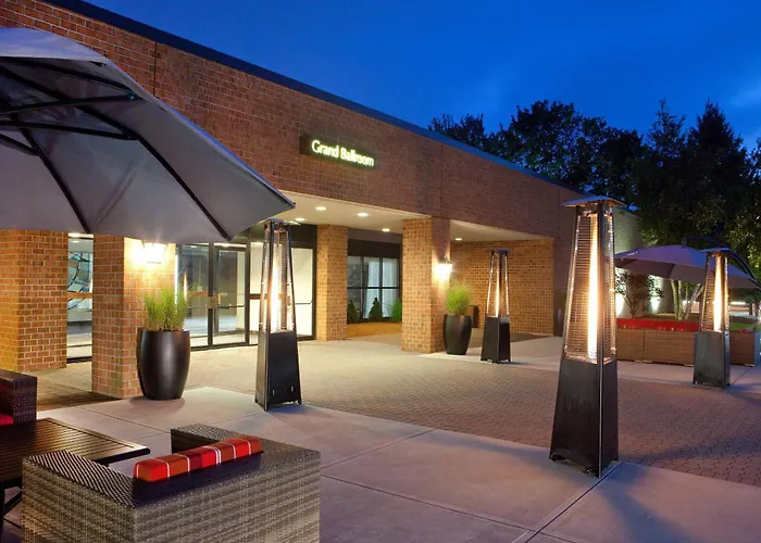Pet Friendly hotel: Boston Marriott Burlington