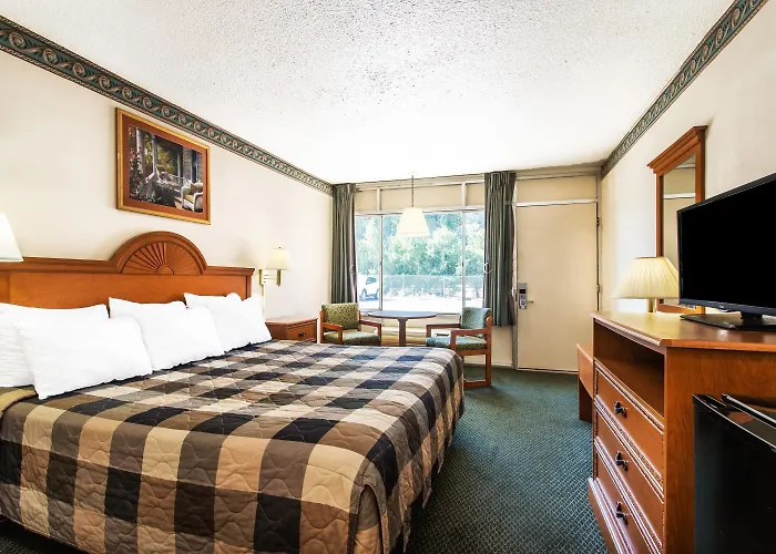 Days Inn By Wyndham Lake City I-75