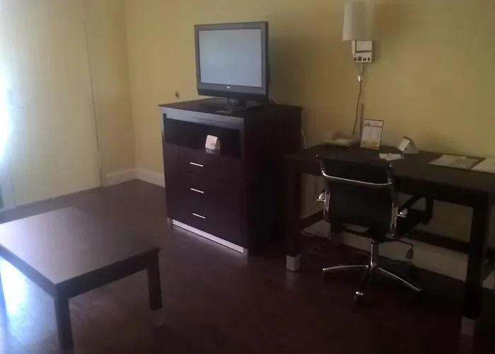 Days Inn & Suites By Wyndham Port Richey