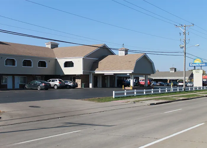 Days Inn By Wyndham Davenport Ia