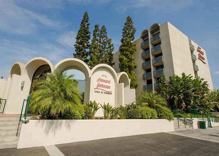 Howard Johnson By Wyndham Anaheim And Water Playground