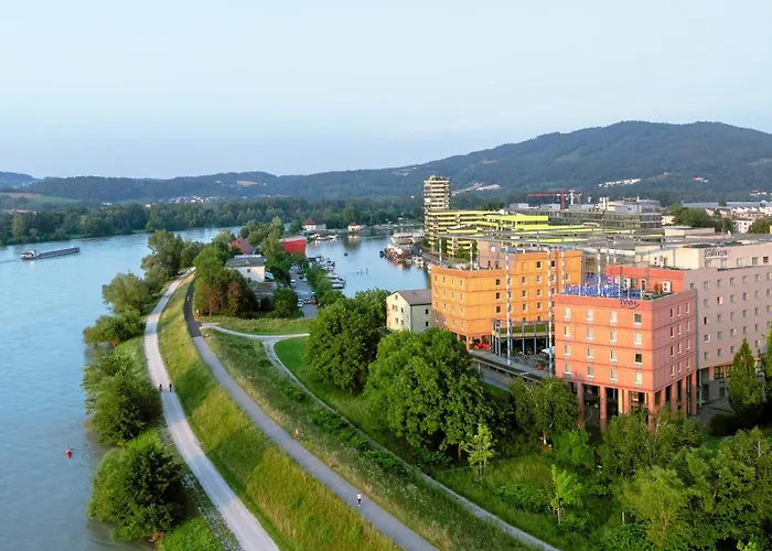4-Sterne-Hotel: Trans World Hotel Donauwelle