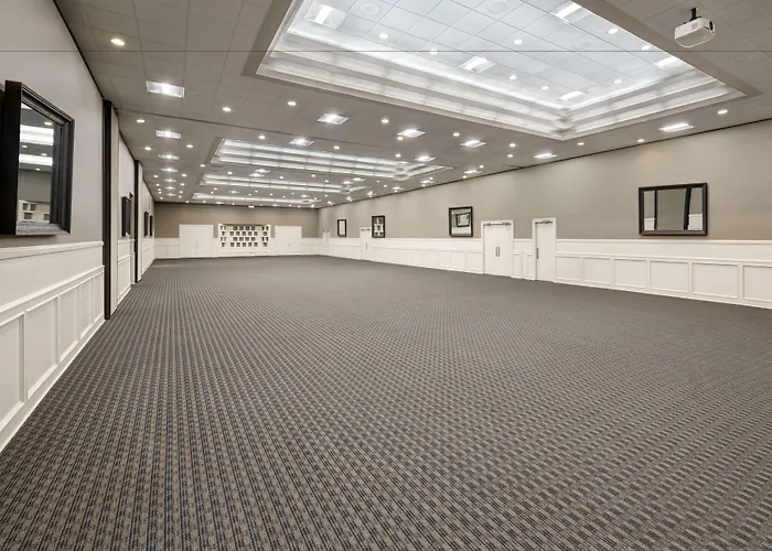 Hotel with pool: Tapatio Springs Hill Country Resort