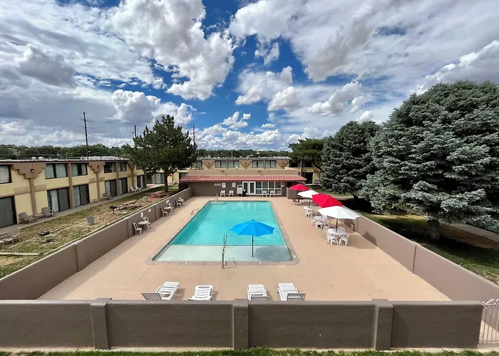 Brentwood Inn & Garden