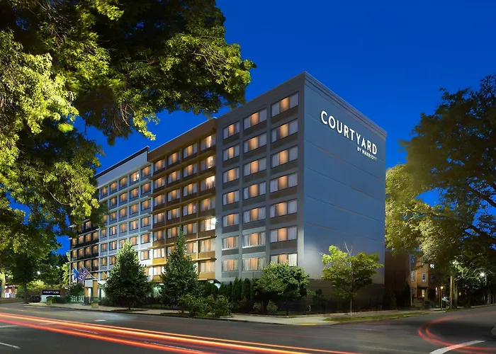 Courtyard New Haven At Yale