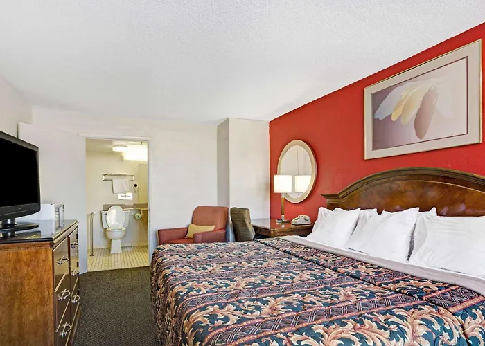 Days Inn By Wyndham Norfolk Military Circle