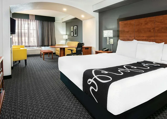 La Quinta Inn & Suites By Wyndham San Antonio Riverwalk