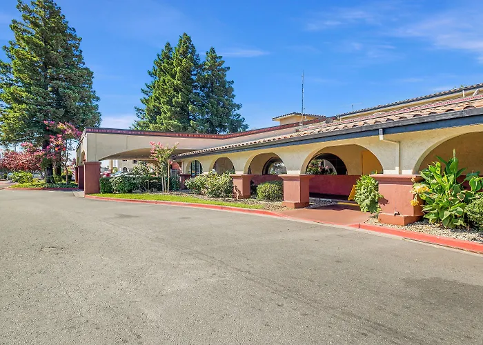 Best Western Plus Heritage Inn