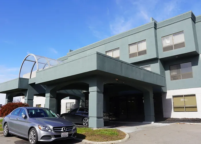 American Inn & Suites