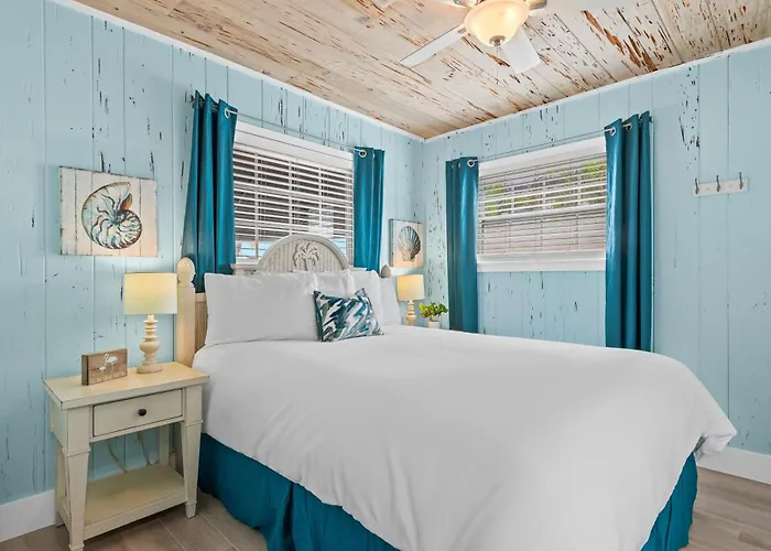 Parrot Beach Cottages Suite #4