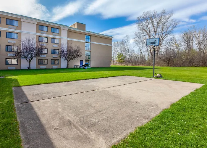 Kid friendly hotel Days Inn By Wyndham Plattsburgh