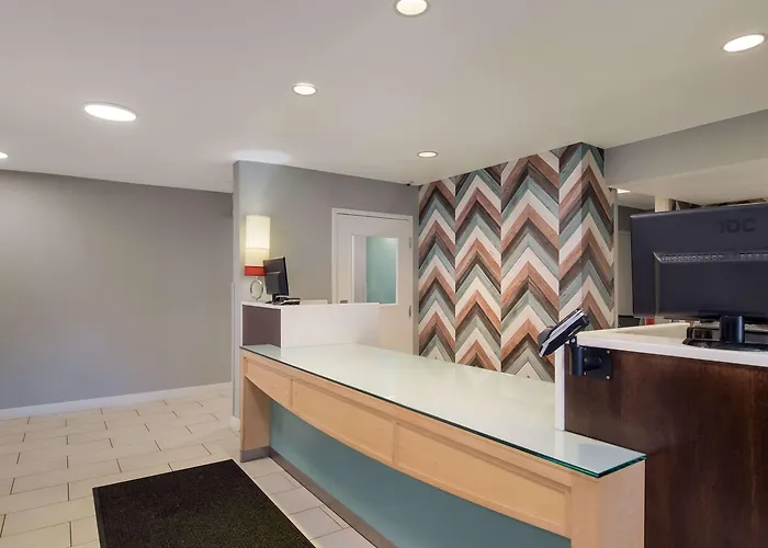 Mainstay Suites Omaha Old Mill