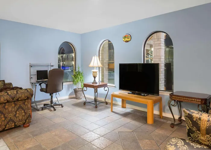 Hotels Close to Airport Days Inn Windcrest By Wyndham San Antonio