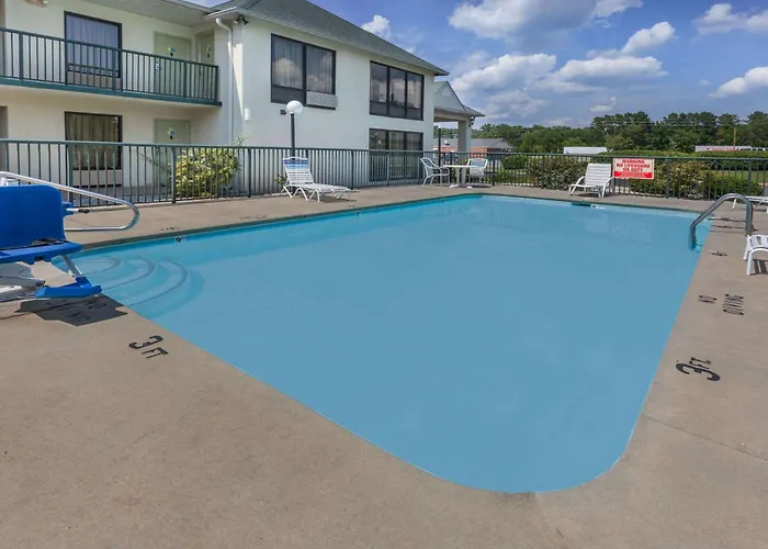 Days Inn By Wyndham Sanford