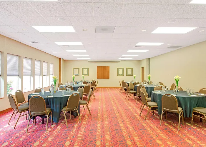 Days Inn By Wyndham St. Louis/Westport Mo
