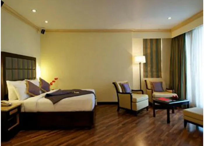 5 star hotels Vivanta Ernakulam, Marine Drive