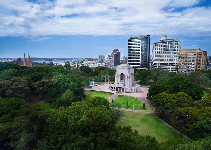 Casino hotel: Hyde Park Inn