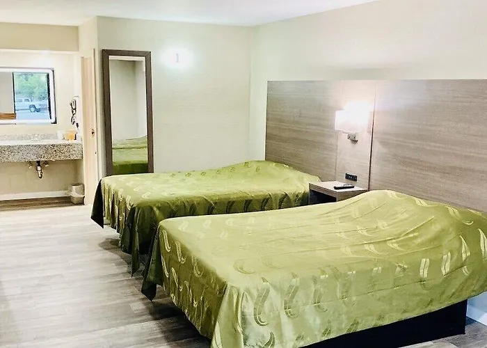 Brentwood Inn & Suites
