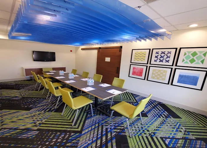Holiday Inn Express & Suites Arlington North - Stadium Area By Ihg