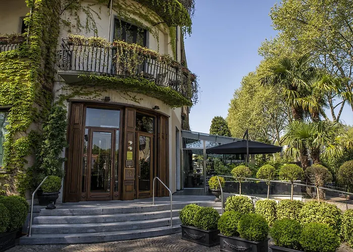 De La Ville - Small Luxury s Of The World