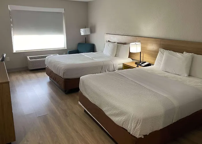 Days Inn By Wyndham Dallas Garland West