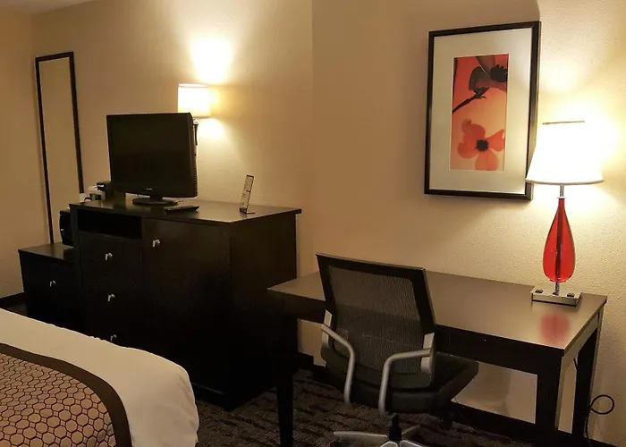 Baymont By Wyndham Belleville Airport Area Free Airport Shuttle