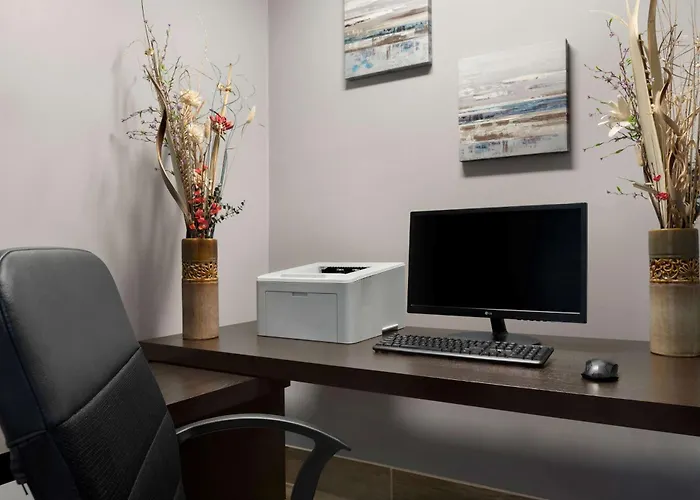 Baymont By Wyndham Belleville Airport Area Free Airport Shuttle