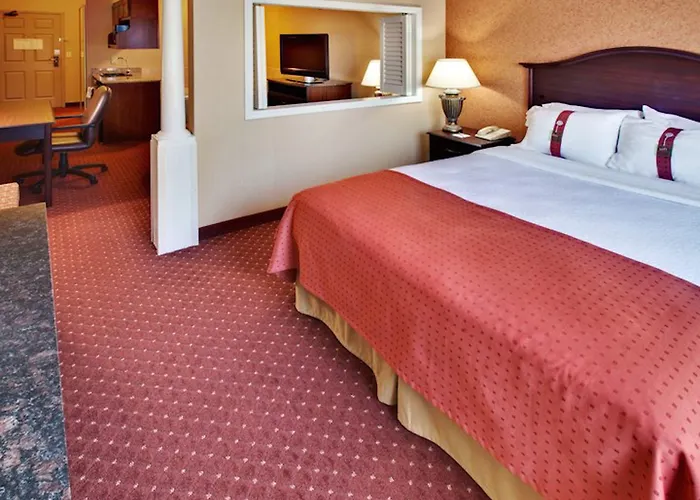 Beach Hotels Holiday Inn & Suites Council Bluffs By Ihg