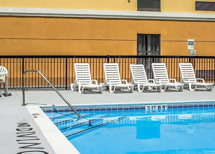 Comfort Inn Dunn Near I-95
