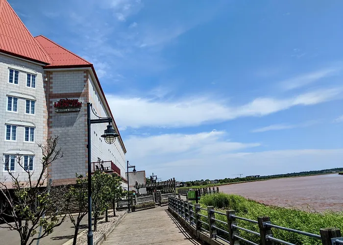 Hôtel de l'aéroport: Chateau Moncton Trademark Collection By Wyndham