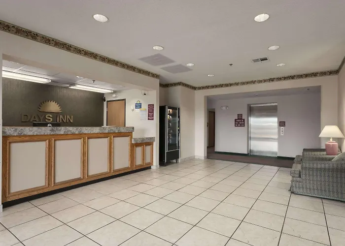 Days Inn By Wyndham Jefferson City