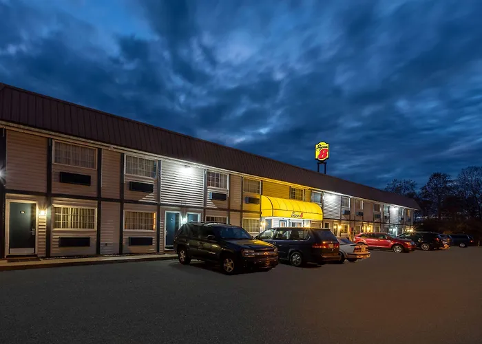 Super 8 By Wyndham Wooster