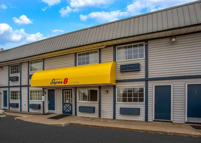 Super 8 By Wyndham Wooster