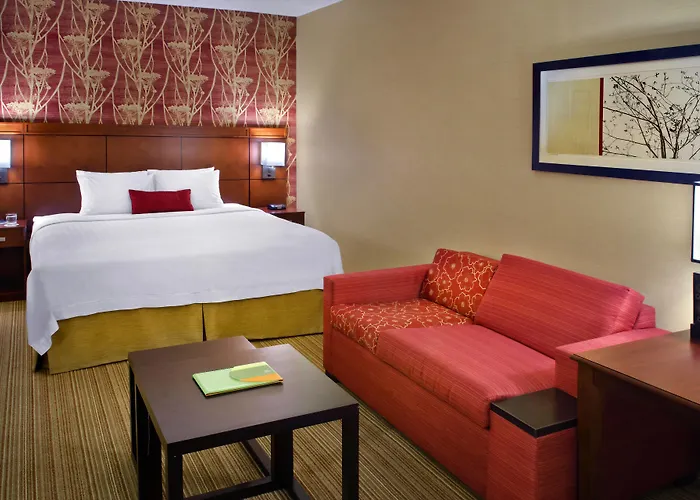 Courtyard By Marriott Jersey City Newport