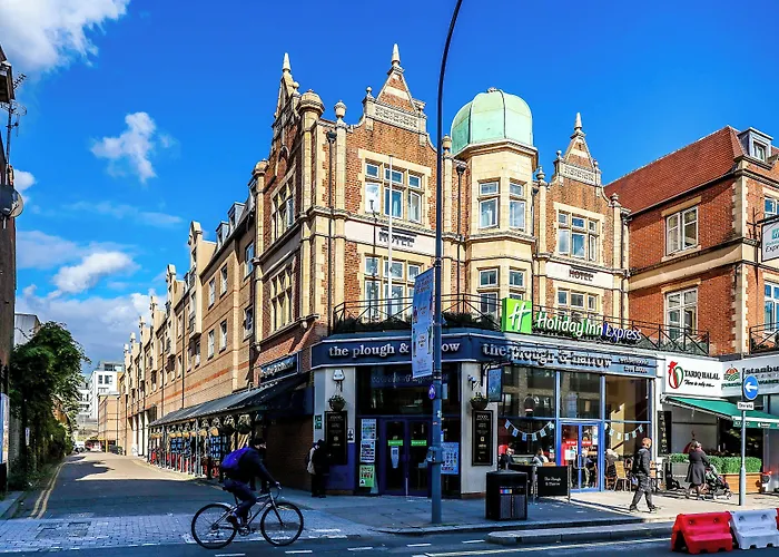Self Catering : Holiday Inn Express London-Hammersmith By Ihg