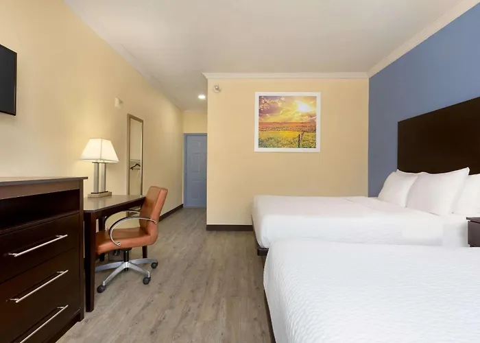 Days Inn & Suites By Wyndham Dfw Airport South-Euless