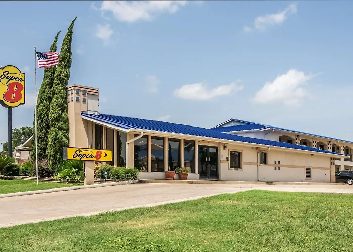 Super 8 By Wyndham San Marcos