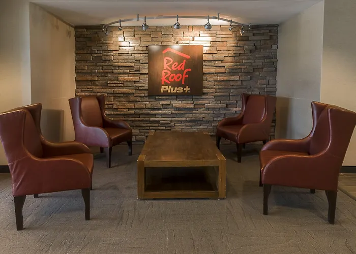 Red Roof Inn Plus Long Island - Garden City