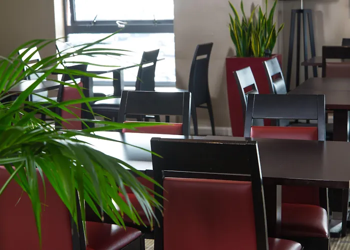 Holiday Inn Express London Luton Airport By Ihg