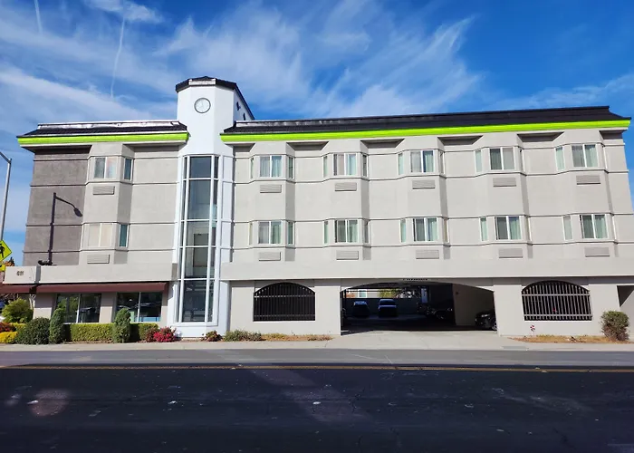 Atrium Sfo Airport - Free Shuttle & Breakfast