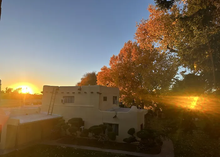 Motels El Pueblo Lodge