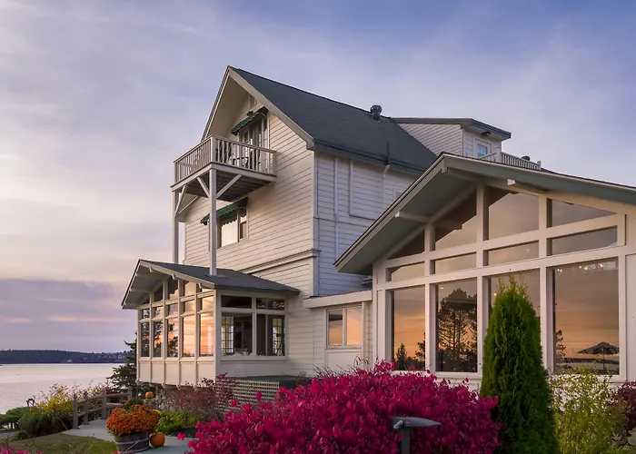 Spruce Point Inn And Spa