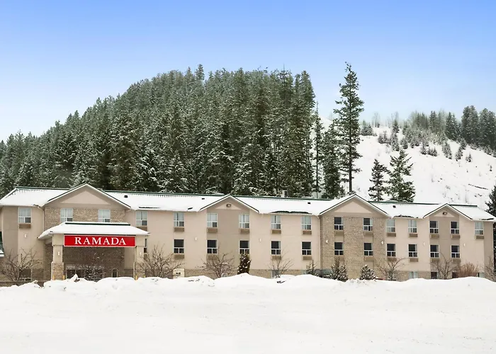 Hotel near College: Ramada Golden