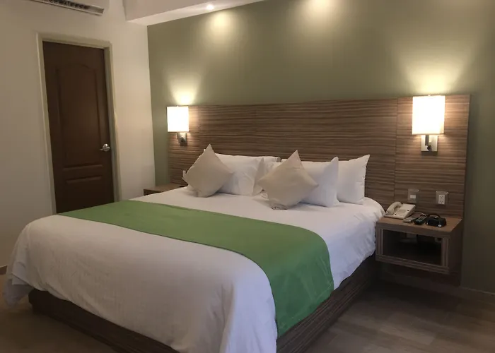Wyndham Garden Monterrey Valle Real
