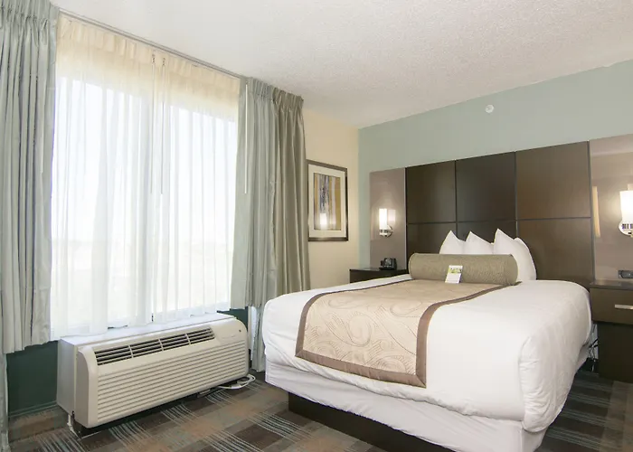 Wingate By Wyndham - Orlando International Airport- Free Hot Breakfast