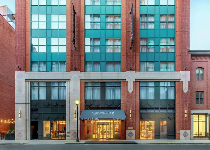  Pennyweight Boston, Curio Collection By Hilton